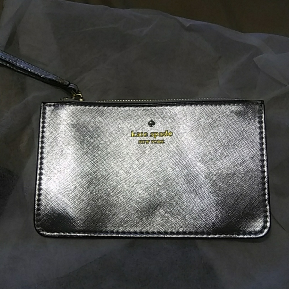 Fashion wristlet